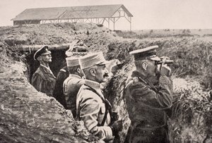 Lord Kitchener con binoculares con el General Joffre en una trinchera en el Frente Occidental, agosto de 1915, de 
